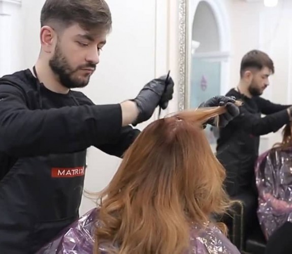 Акоб - парикмахер